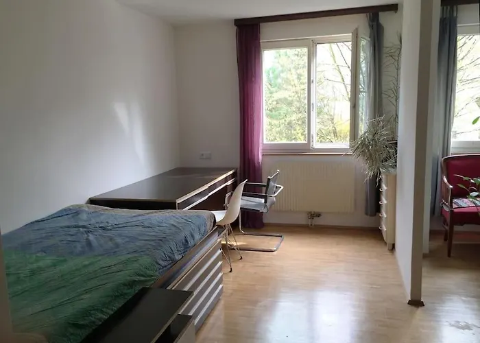 Готель типу "ліжко та сніданок" In Maisonette With Garden, Parking Place